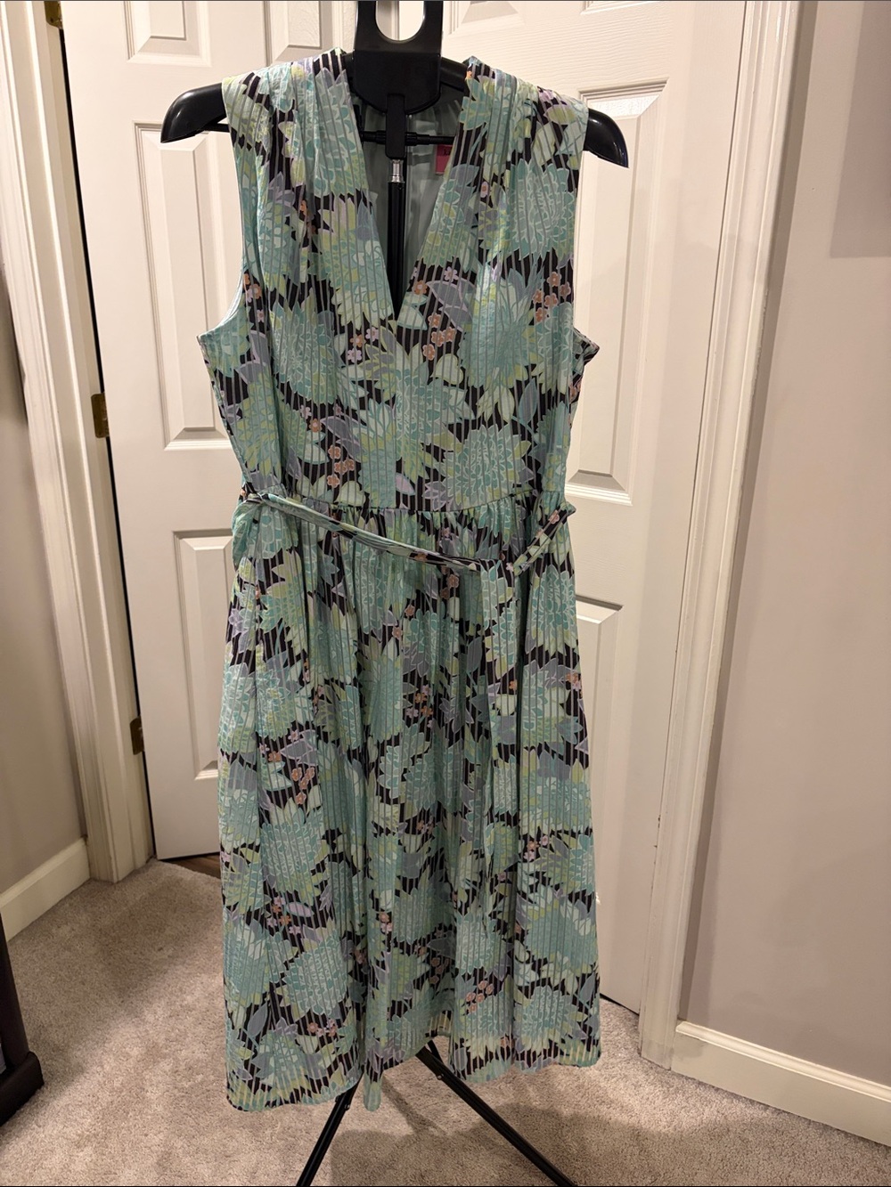 kate spade 14 Mint Floral Pleated V-Neck Midi Dress